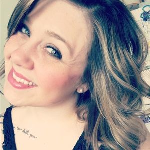 Meet your Posher, Caitlin